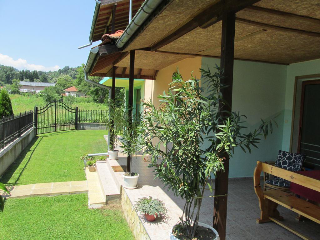 Pri Orehite Guesthouse Oreszak Zewnętrze zdjęcie