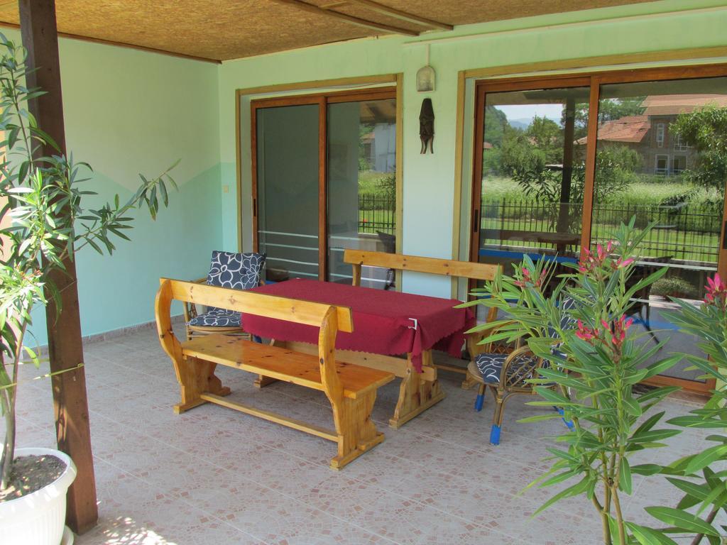 Pri Orehite Guesthouse Oreszak Zewnętrze zdjęcie