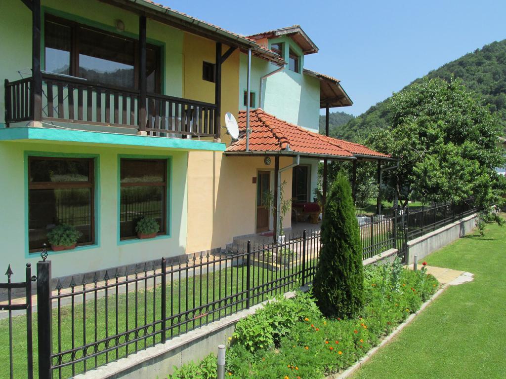 Pri Orehite Guesthouse Oreszak Zewnętrze zdjęcie