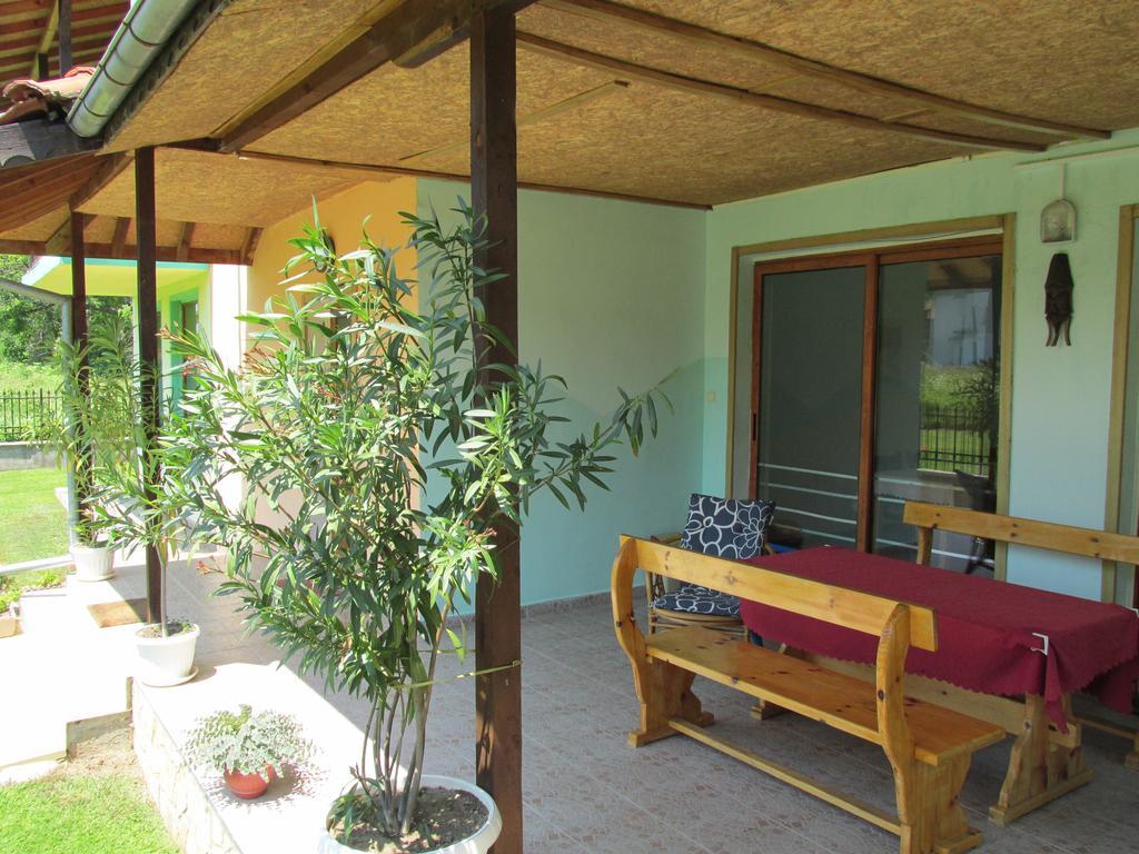 Pri Orehite Guesthouse Oreszak Zewnętrze zdjęcie